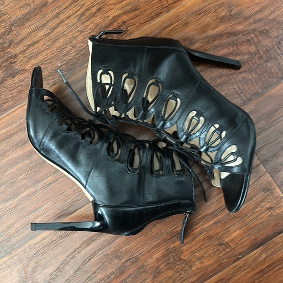 Super cute lace up booties Nine West - Picture 5 of 5